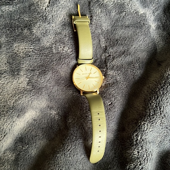 Michael Khors Watch - Picture 7 of 10